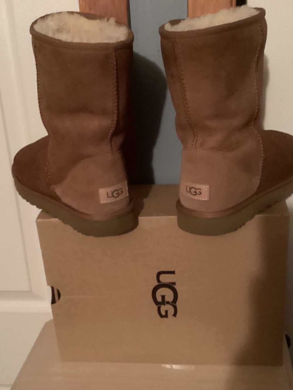 UGG - Picture 2 of 4